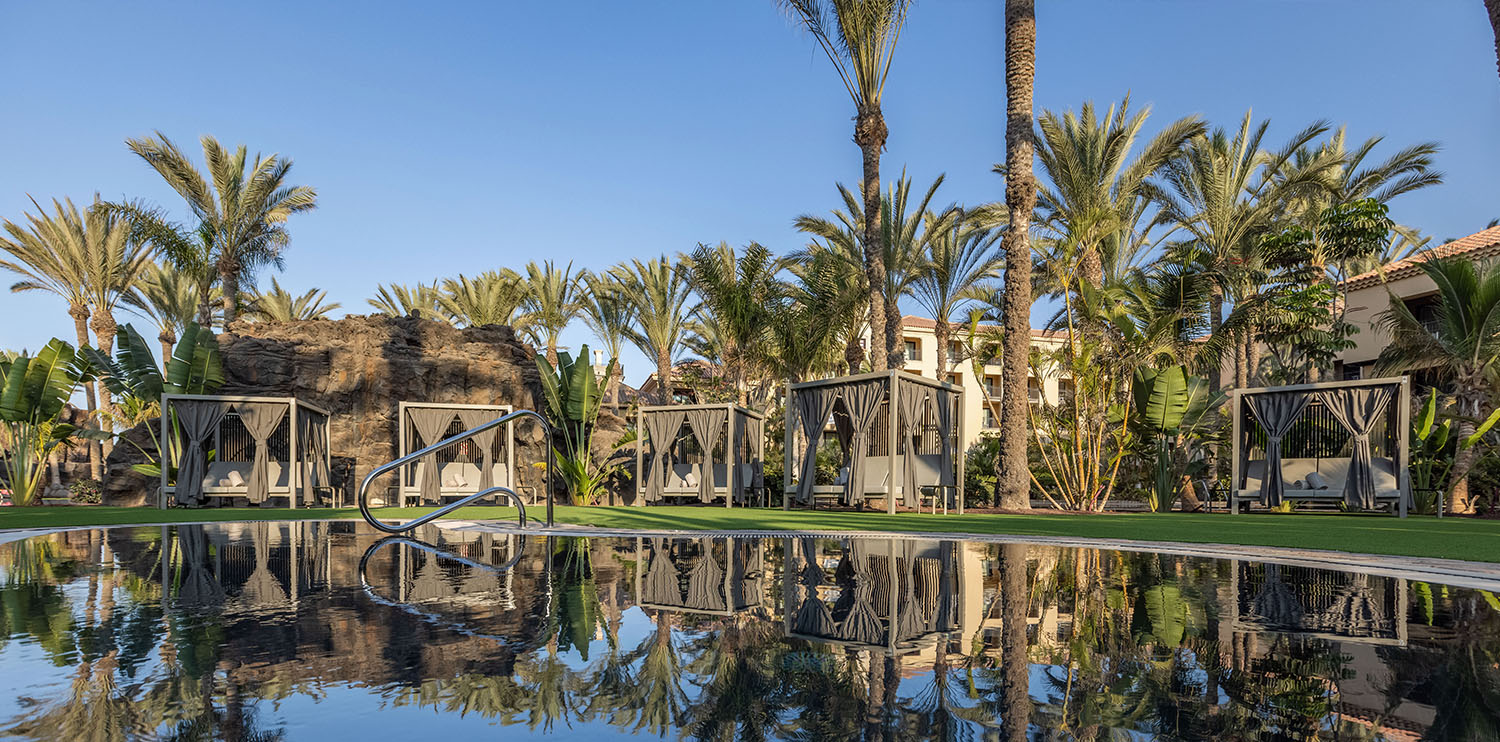  Iconic image of the Balinese beds of the Lopesan Costa Meloneras hotel, Resort & Spa in Gran Gran Canaria 